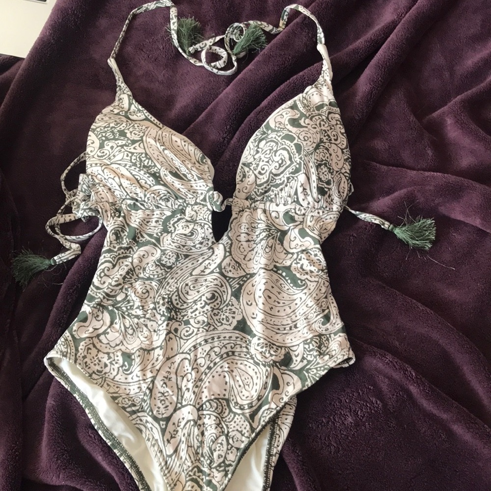 One piece bathing suit